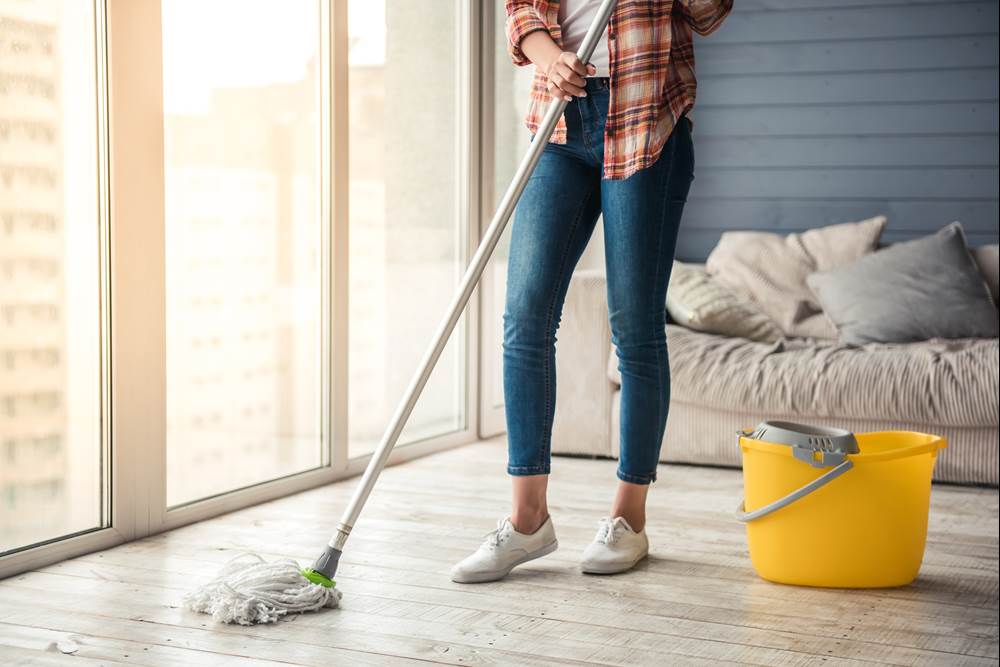 Spring clean for your house sale: tips on what to sort before house viewings