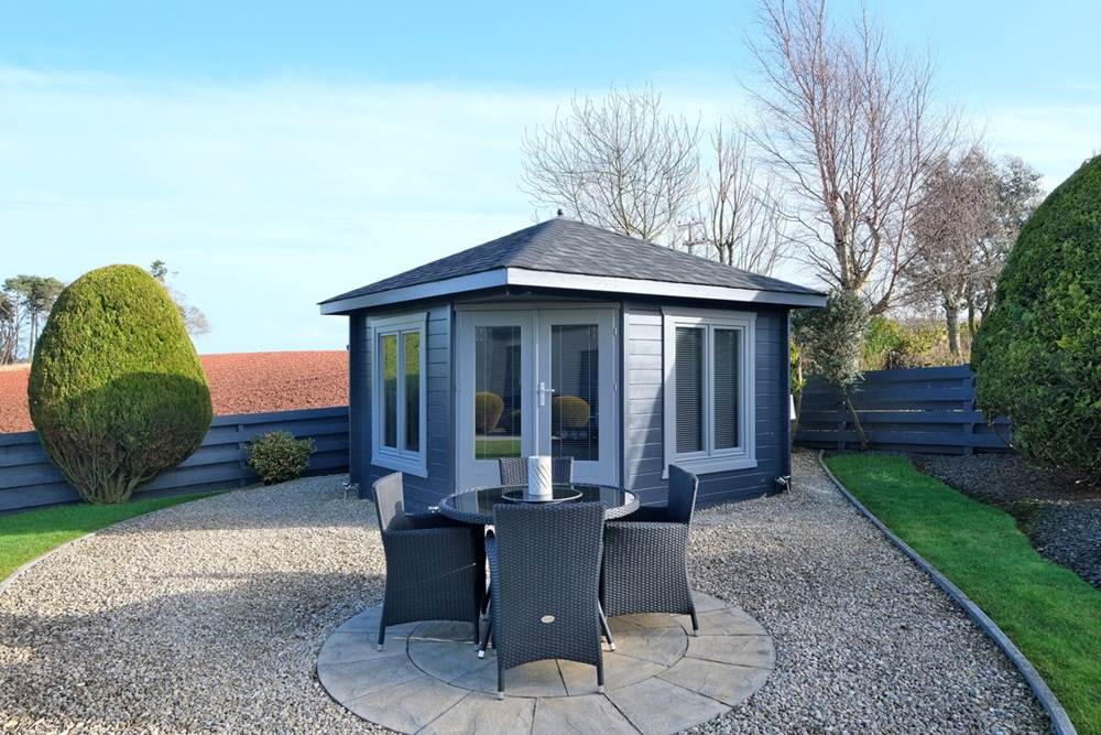 9 homes with beautiful summer houses