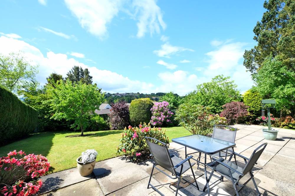 8 beautiful gardens ideal for relaxing and entertaining in this summer