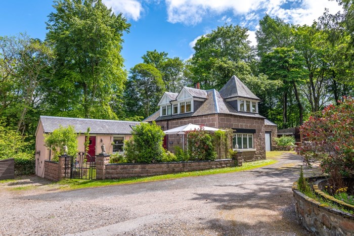 Hallyards Cottage, Banchory